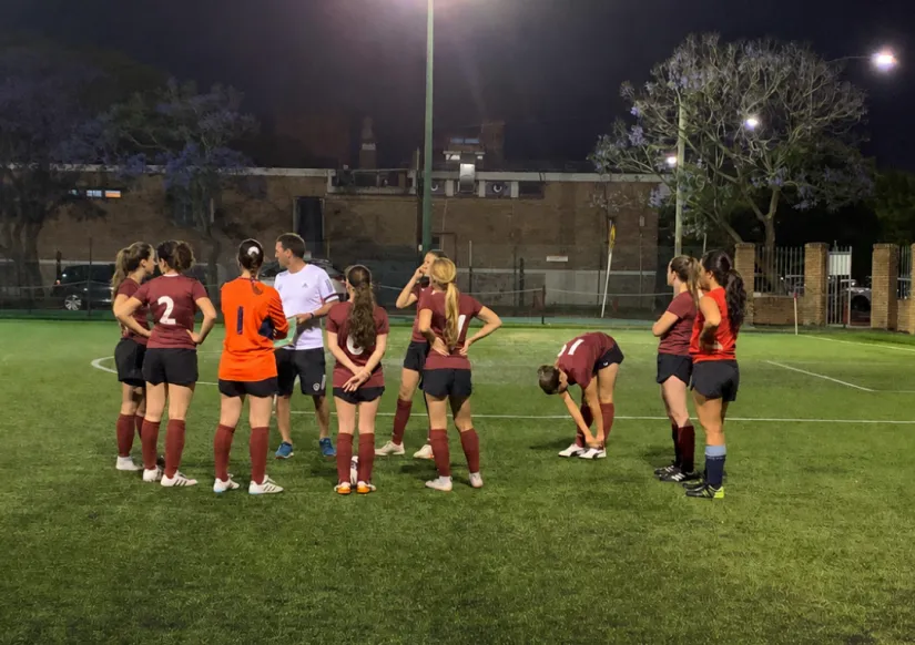 Afiche de la convocatoria de Fútbol Femenino para mayores de 40 y 45 años