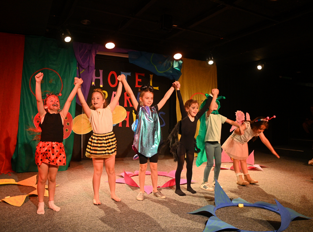 Presentación del taller de teatro para niños del Club
