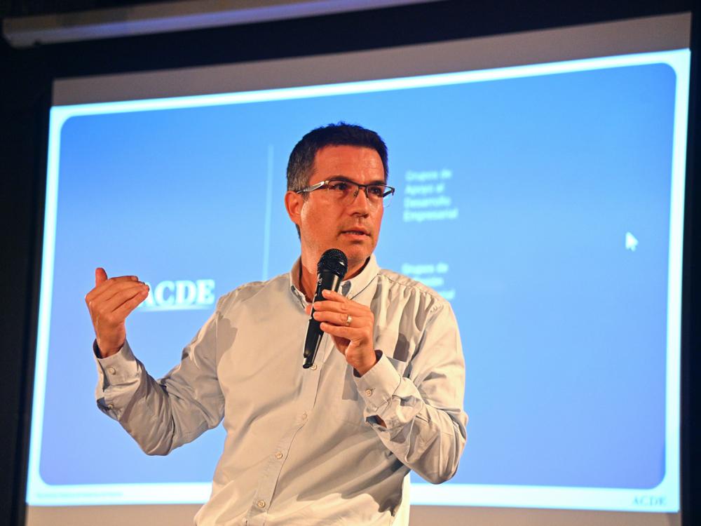 Charla del psicólogo Alejandro De Barbieri