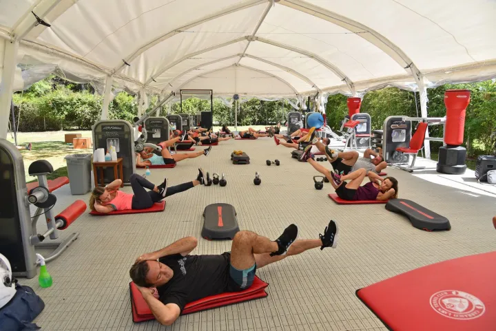 Clase grupal de Circuito en la sala de entrenamiento del Club