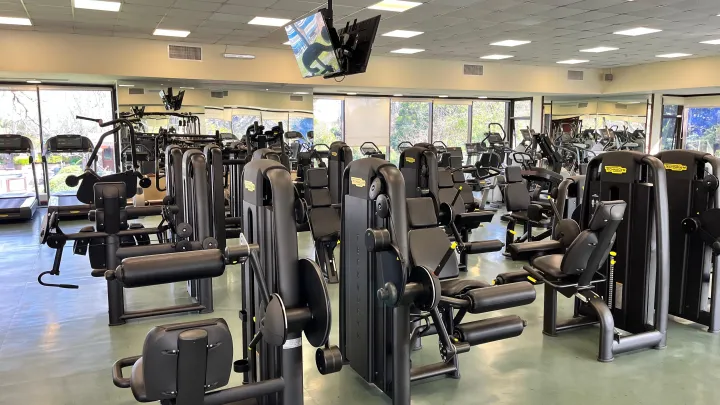 Vista general de las máquinas y el equipamiento de la Sala de musculación del Club
