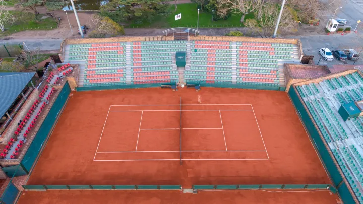 Cancha central y tribunas del estadio de tenis de la Sede Carrasco