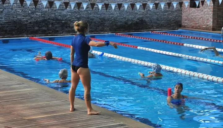 Clase de hidrogimnasia