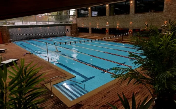 Piscina exterior del Club