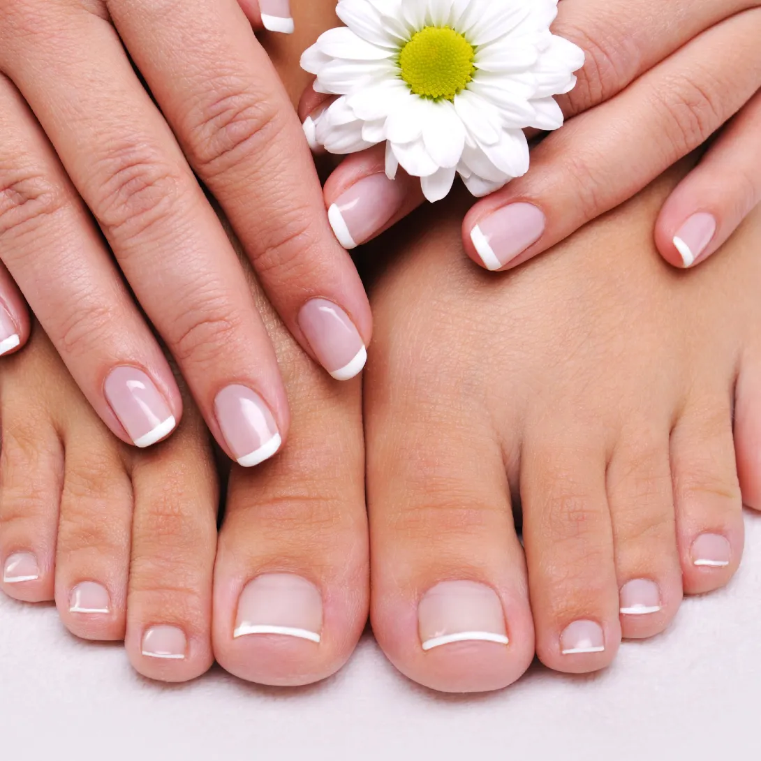 Manos y pies con tratamiento de estética y manicura